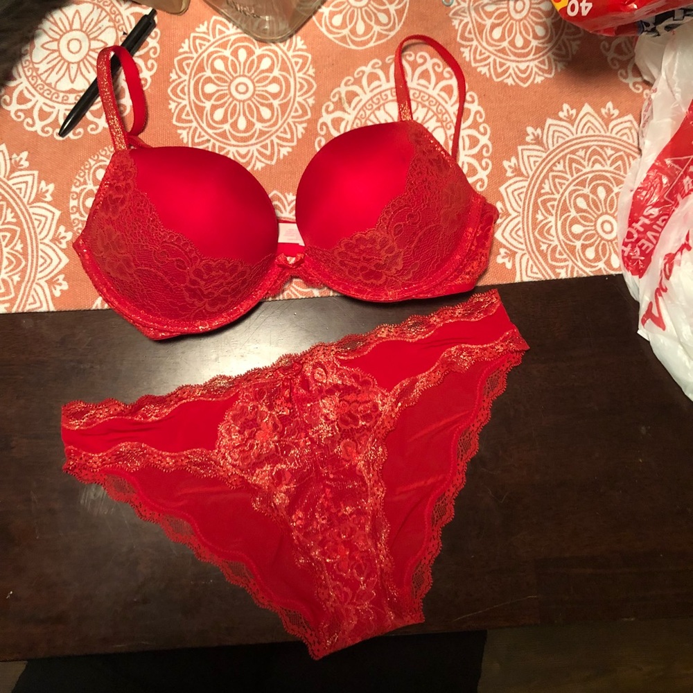 Victoria’s Secret Bra and Underwear Set!
